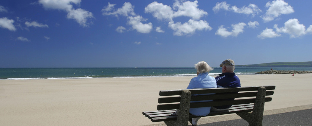 senior-couple-by-seaside