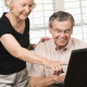 older-couple-with-laptop